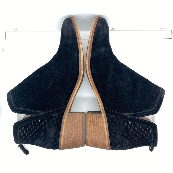 Susina Blakely Perforated Black Suede Ankle Boots Size 8.5 - Picture 3 of 9